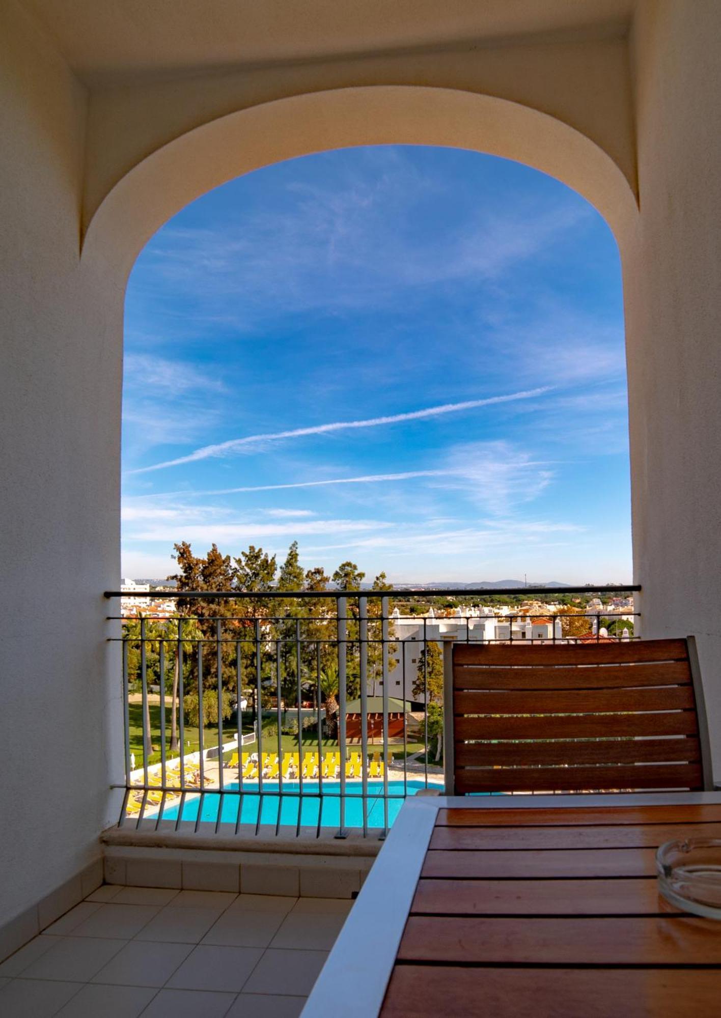 Estúdio com Vista Piscina