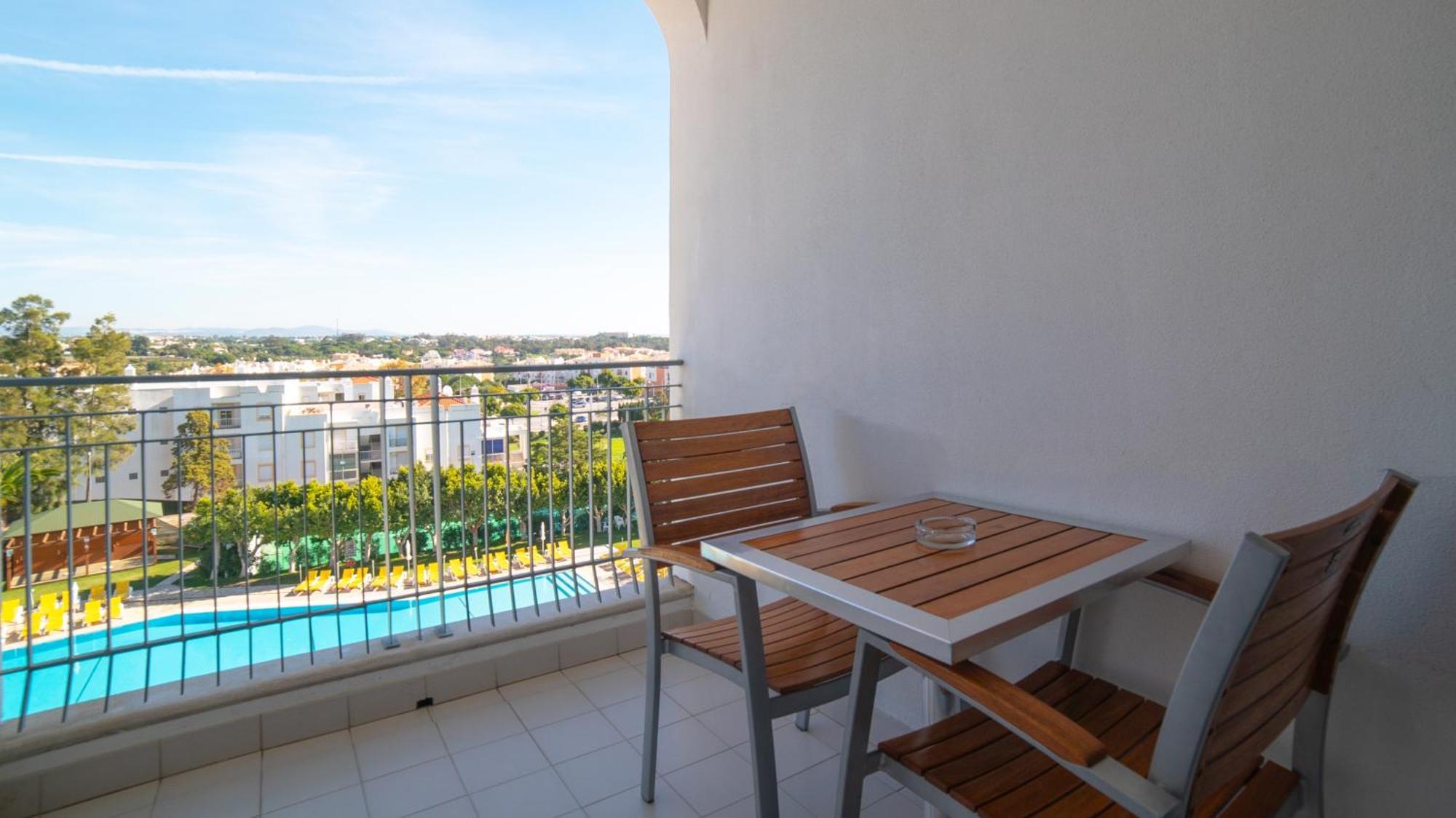 Apartamento com 1 Quarto e Vista Piscina