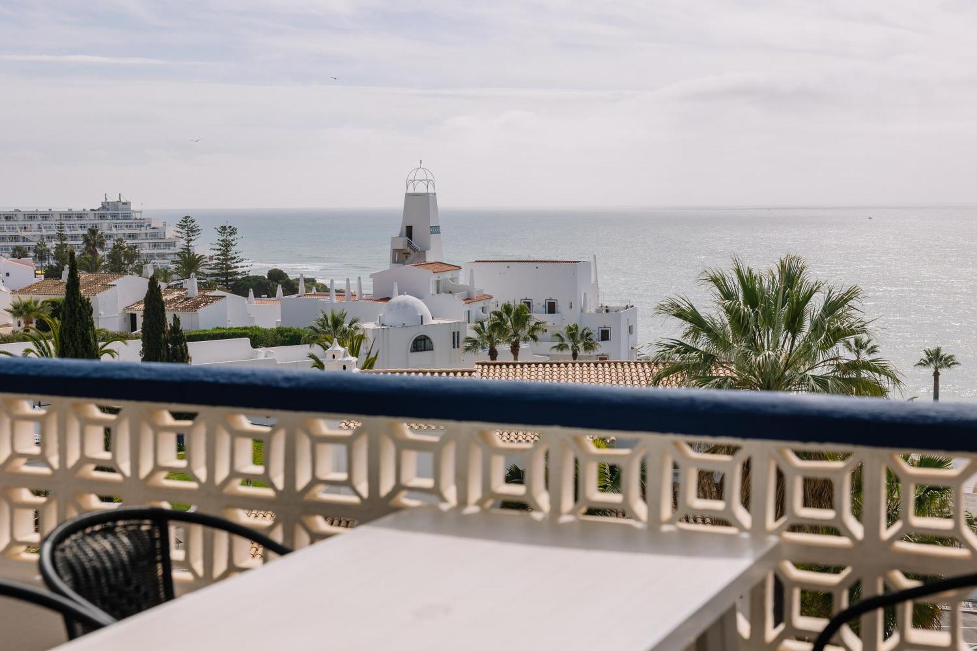 Appartement Premier 1 Chambre avec Vue sur la Mer ou la Piscine (2 adultes + 2 enfants) - Formule « Tout compris » Signature 24h