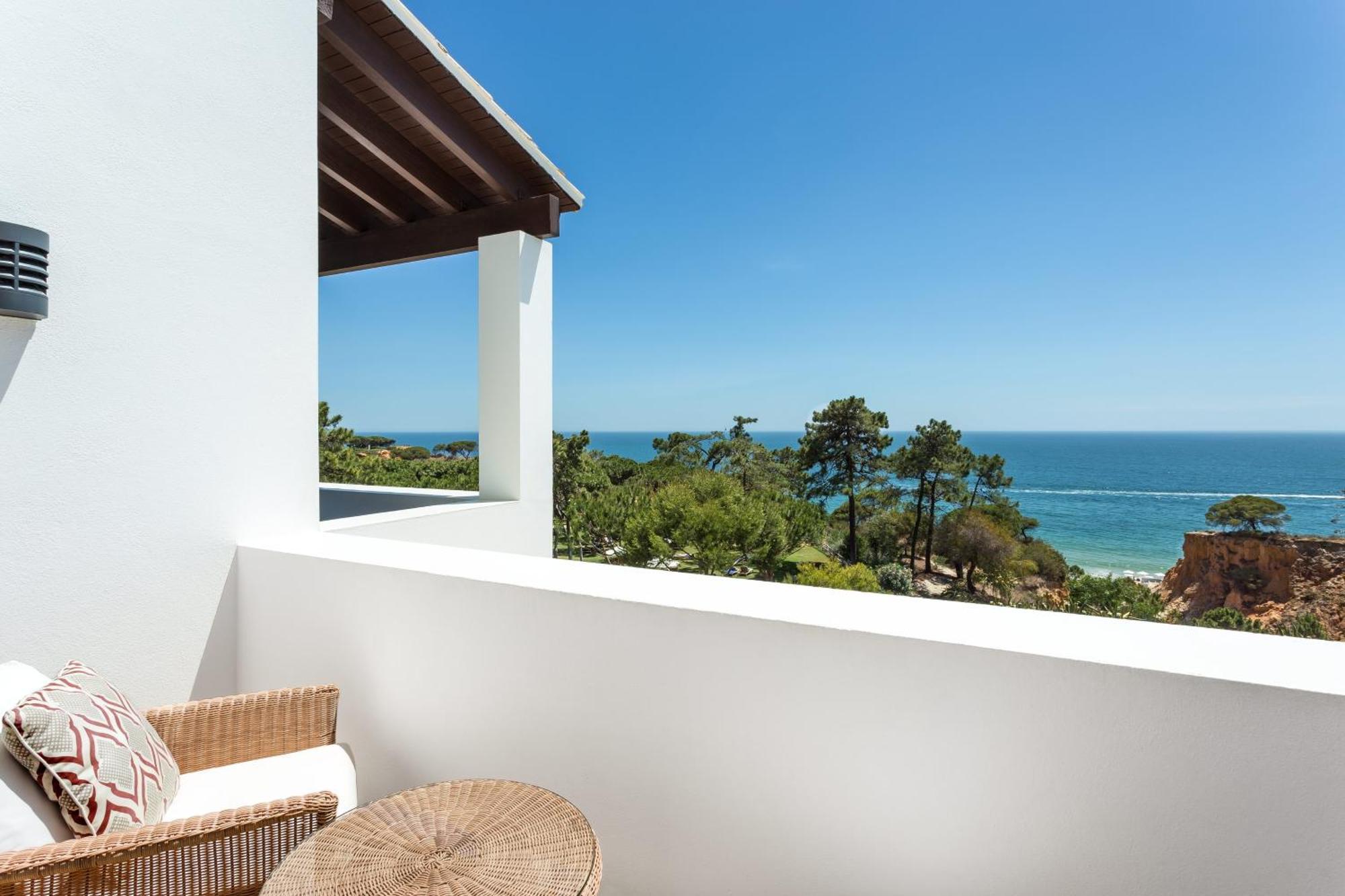 Suite Queen Dúplex com Varanda e Vista Mar