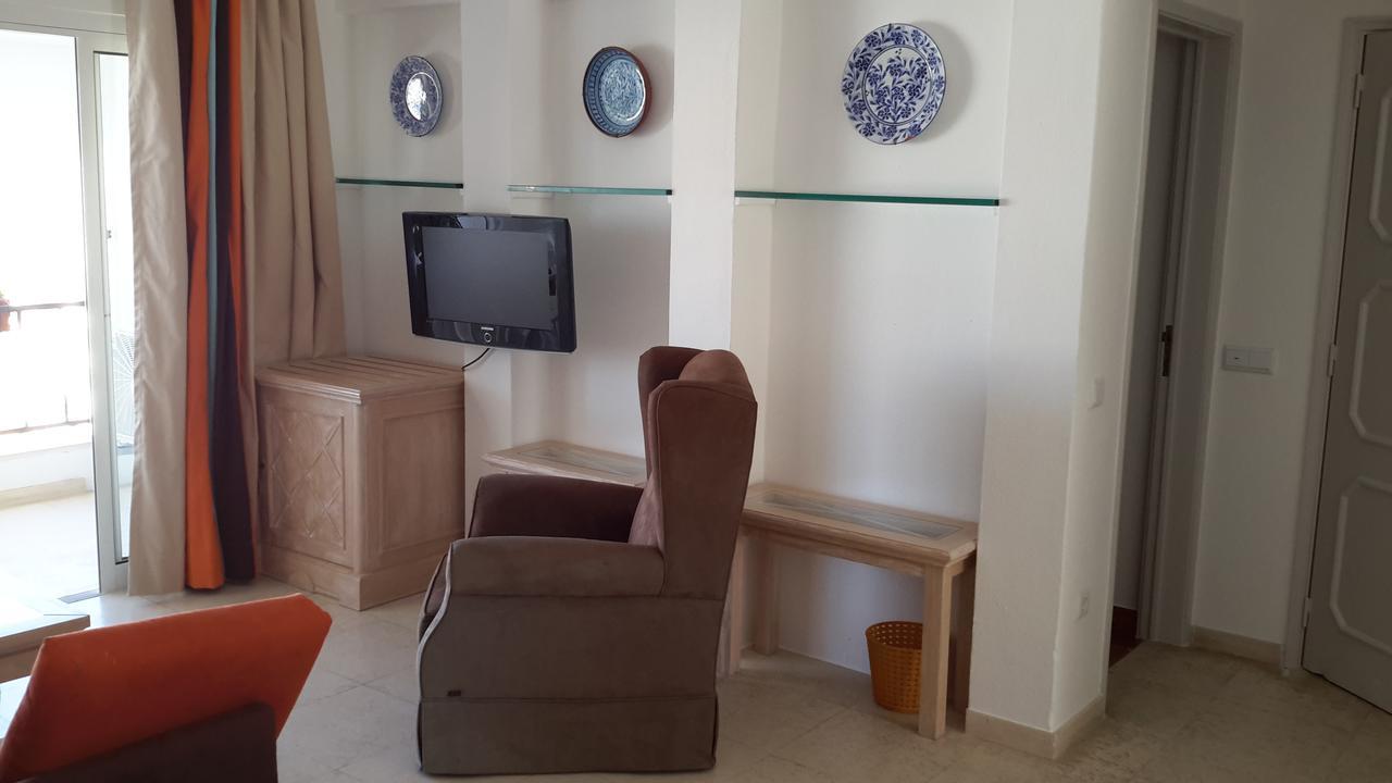 Apartamento com 2 Quartos e Vista Mar Parcial