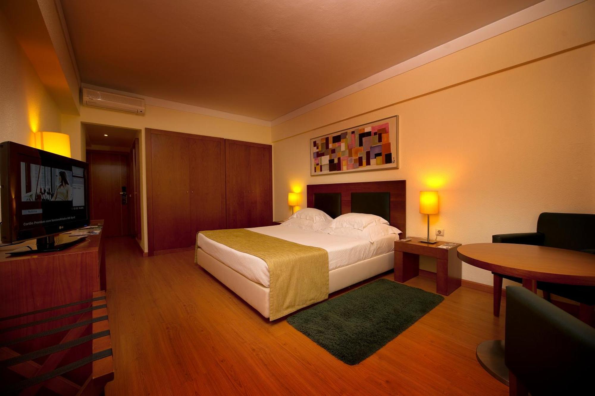 Twin Room,703682203:JPEG